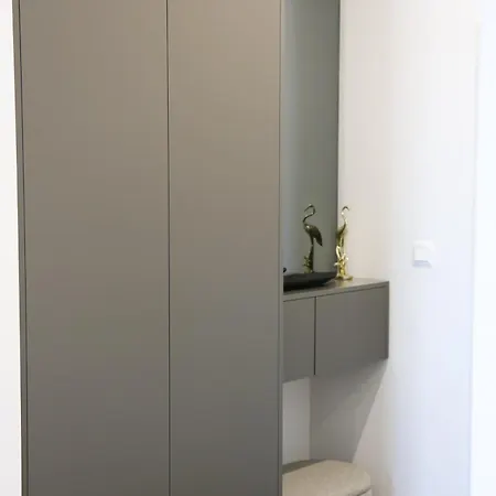 Luxury City-center In - Parking Included Apartment Pressburg