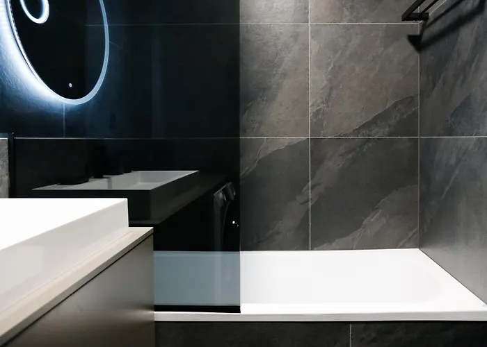 Luxury City-center In - Parking Included Apartament *