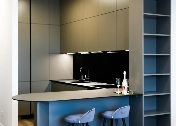 Luxury City-center In - Parking Included Apartment *