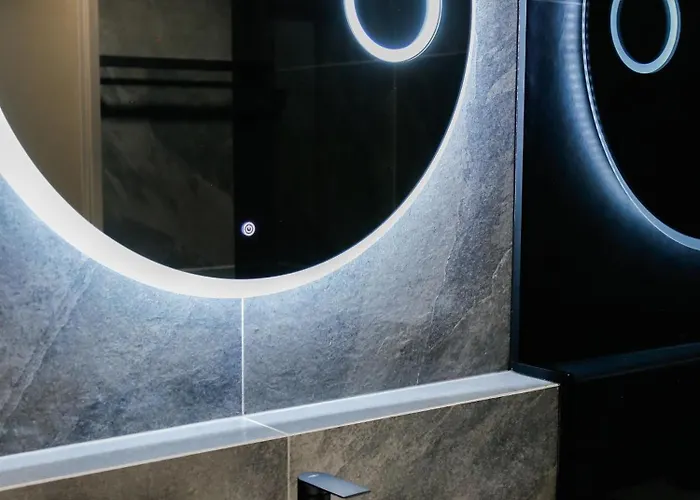 Luxury City-center In - Parking Included * ブラチスラヴァ